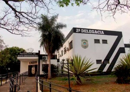 Com arma na cabe&ccedil;a, mulher &eacute; obrigada a entrar em carro e apanha de agiota