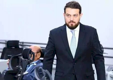 Sem per&iacute;cia e novo atestado, Claudinho soma 8 faltas e poder&aacute; ser cassado