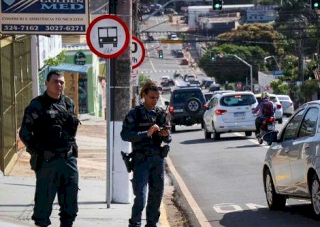 Cerca de 470 PMs s&atilde;o credenciados para aplicar multas de tr&acirc;nsito na Capital