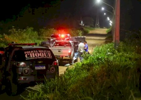 Assaltantes são mortos em confronto com a polícia após roubo de Hilux