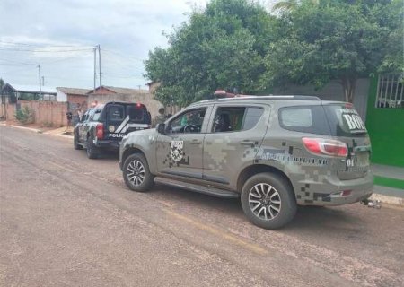 Homem &eacute; morto a tiros na cal&ccedil;ada e suspeitos s&atilde;o presos em MT