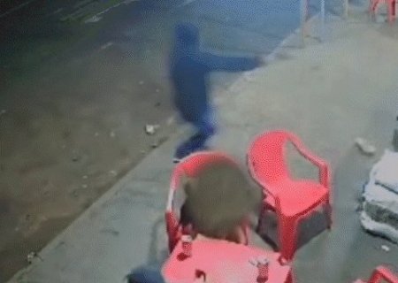Atirador que baleou adolescentes em bar tem 16 anos