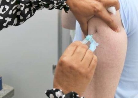 Plant&atilde;o de vacina&ccedil;&atilde;o neste feriado da Rep&uacute;blica segue at&eacute; 19 horas