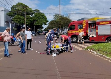 Homem é atingido por Saveiro ao tentar cruzar avenida e fica em estado grave