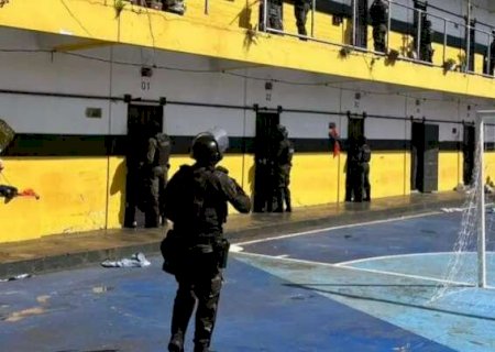 Detento d&aacute; &ldquo;chute de capoeira&rdquo; em policial e quebra algema durante confus&atilde;o
