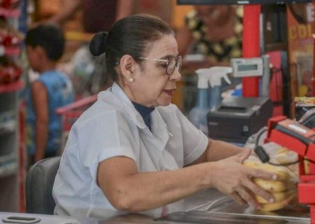 Encanador e operador de caixa est&atilde;o entre as vagas de trabalho desta quinta