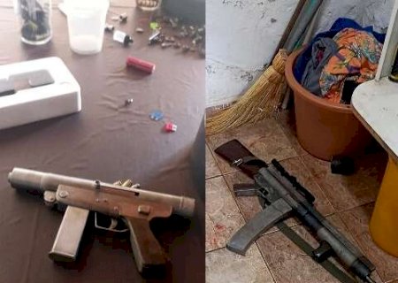 Jovem armado com fuzil e metralhadora &eacute; morto pela PM