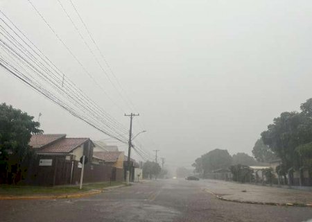 Chuva forte atinge Dourados e alerta de "perigo potencial" cobre todo Estado