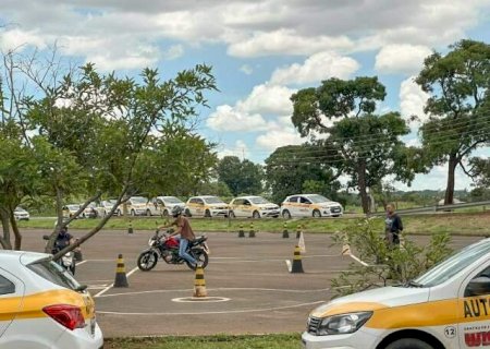 Condutores lotam Detran para exames de CNH represados desde a pandemia