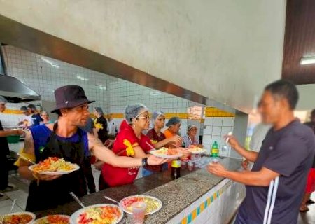 Para 79 acolhidos no Cetremi, Natal &eacute; entre volunt&aacute;rios e com pratos fartos