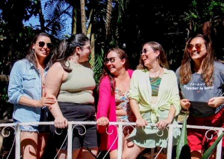 Grupo se re&uacute;ne para celebrar 15 anos de amizade que nasceu na faculdade