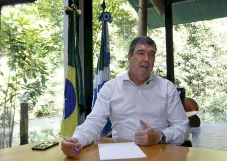 Redu&ccedil;&atilde;o de partidos &eacute; boa para a pol&iacute;tica, diz Riedel