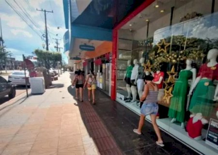 Comércio abre até 22h a partir de hoje