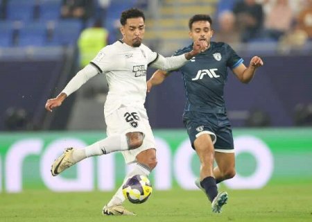 Botafogo erra na defesa e est&aacute; eliminado da Copa Intercontinental