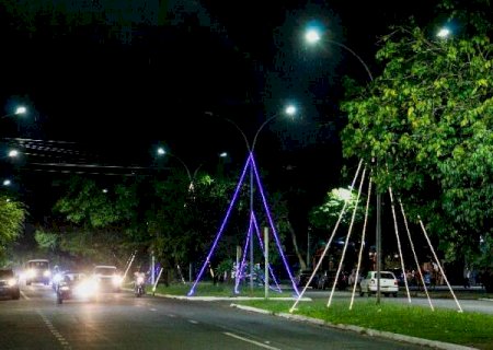 Moradores iluminam avenida e cutucam: 'melhor que Afonso Pena'