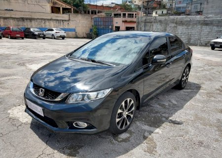 Mulher briga com namorado e foge com carro dele e R$ 17 mil