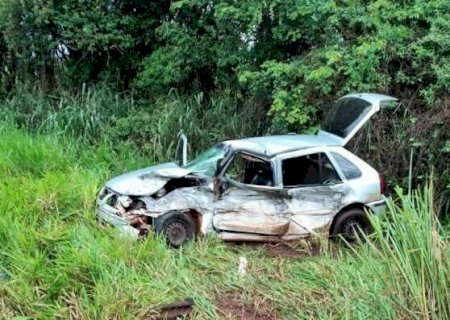 Ferido em acidente entre carro e caminh&atilde;o na BR-376, homem morre no hospital