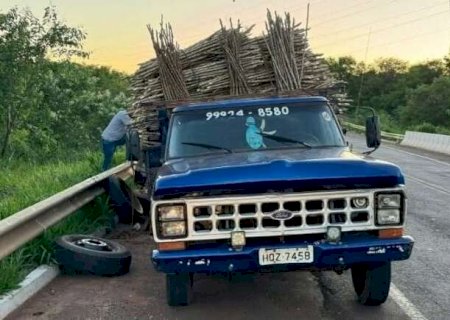 Motorista morre esmagado por camionete enquanto trocava pneu