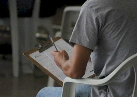 Balconista e pintor est&atilde;o entre as 3 mil vagas de trabalho desta ter&ccedil;a