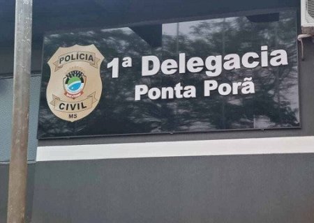Motorista é fechado e tem veículo tomado em assalto