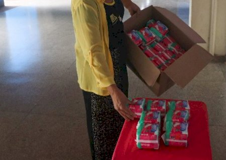Prefeitura compra R$ 267 mil em absorventes para distribuir nas escolas