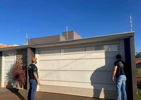 Golpista lucra R$ 2 milhões e investe em carros e na reforma de casa de luxo