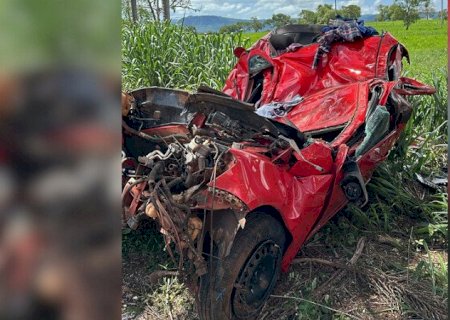 Motorista sai da pista, bate em árvore e morre na BR-262 em Aquidauana
