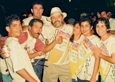 De abad&aacute; e tudo, Lula j&aacute; passou Carnaval em MS