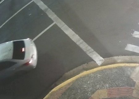 V&iacute;deo mostra carro girando e condutor descendo embriagado ao acertar pr&eacute;dio