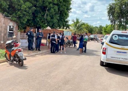 Homem &eacute; morto a tiros no port&atilde;o de casa ap&oacute;s discuss&atilde;o