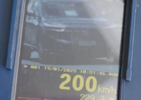 Veículo é flagrado pela PRF a 200km/h na BR-163