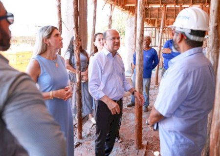 Barbosinha entrega pacote de obras na região Cone Sul