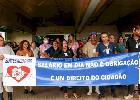 Com sal&aacute;rio atrasado, funcion&aacute;rios fazem greve na Santa Casa