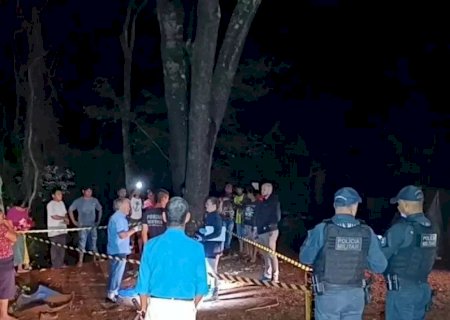 Mulher é morta pelo marido a golpes de foice na frente do filho de 8 anos