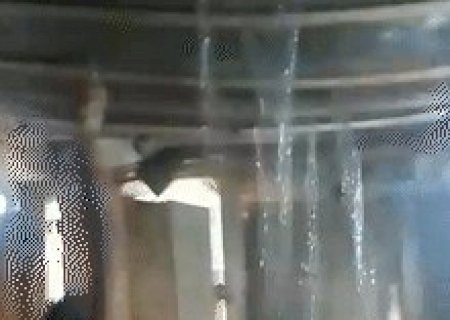 Cena se repete, com "chuva dentro de casa" na favela Cidade dos Anjos
