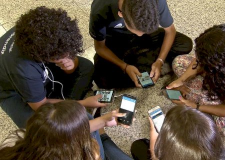 Volta às aulas sem celular: saiba como vai funcionar a nova lei