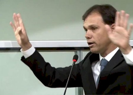 Prefeito do interior contrata show de Ana Castela para julho por 800 mil reais e na primeira sessão da câmara municipal, chama o show de lixo