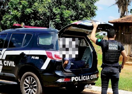 Homem é preso após ameaçar mulher enquanto buscava ajuda na delegacia