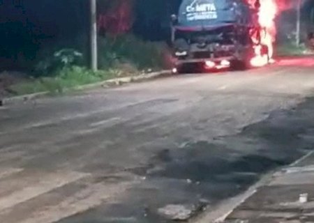 Caminhão de suspeito de feminicídio  é incendiado