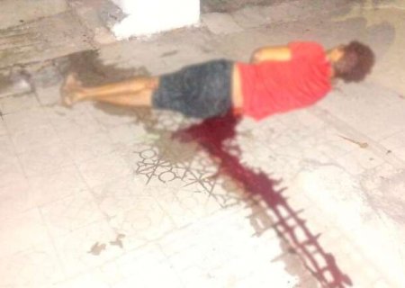 Assaltante &eacute; flagrado furtando sal&atilde;o de beleza e acaba baleado por comerciante