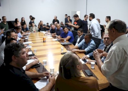 Zé Teixeira vai à Câmara Municipal discutir com vereadores investimentos para Dourados