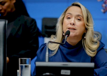 No mês da mulher, Lia propõe concurso de redação para levar enfrentamento à violência para escolas