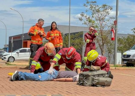 Com "romeiro atropelado", m&eacute;dicos e enfermeiros da CCR passam por treinamento