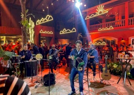 De Paralamas a Cazuza, Tel&oacute; passeia por diversos ritmos em novo projeto