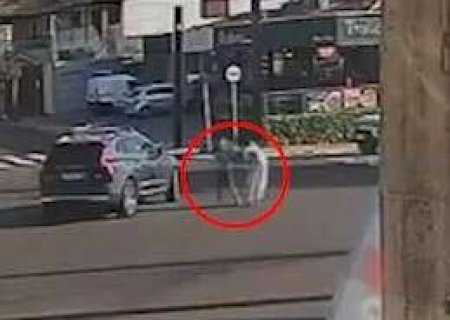 Crian&ccedil;a com autismo &eacute; encontrada em avenida ap&oacute;s fugir de escola municipal