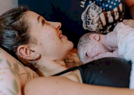 Parto &lsquo;&agrave; jato&rsquo;: Maf&ecirc; nasceu em casa com cord&atilde;o umbilical amarrado em fio dental