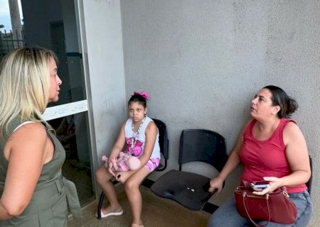 Lia Nogueira assume compromisso de pagar contratação de neuropediatra para PAI em Dourados