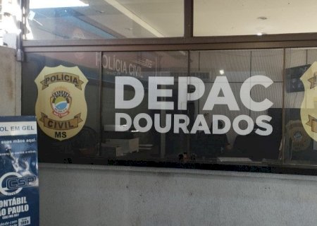 Mulher com 70 passagens pela polícia atira pedra em viatura da Guarda Municipal