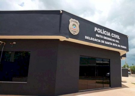 Mãe é detida por deixar filhos sozinhos e ir para festa