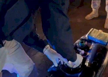 PRF acha droga escondida em tanque de caminhonete onde estavam casal e filha